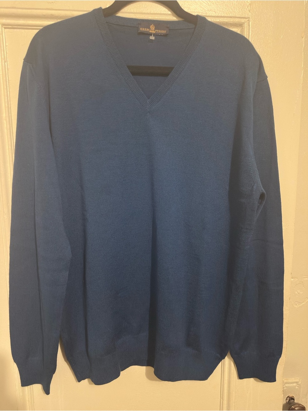 Like New Eredi Pisano 100% Wool Men’s V-Neck Sweater - Blue. 26”L x 22”W. Size M